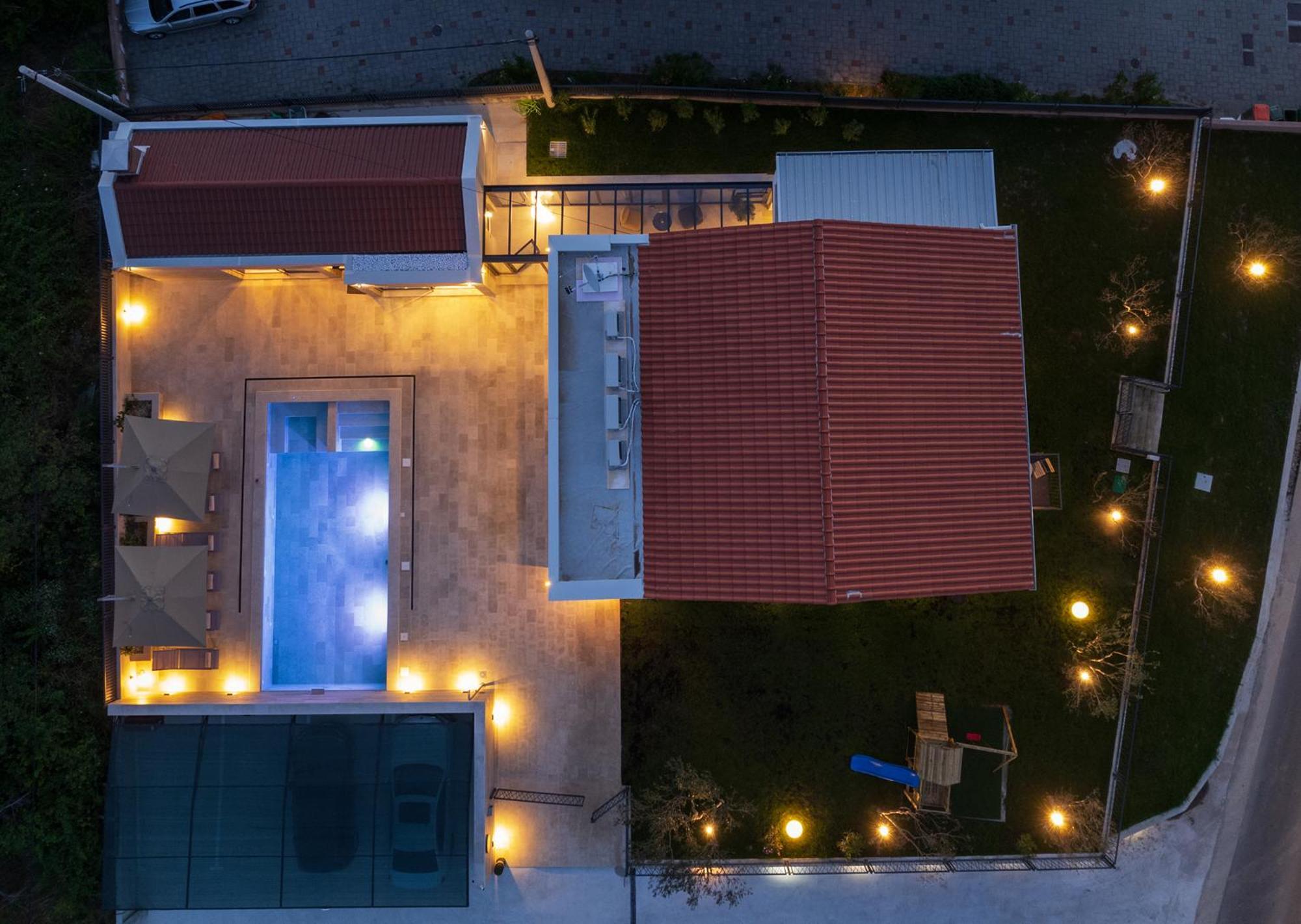 Villa Luxury Salt & Stone With Area In Nin